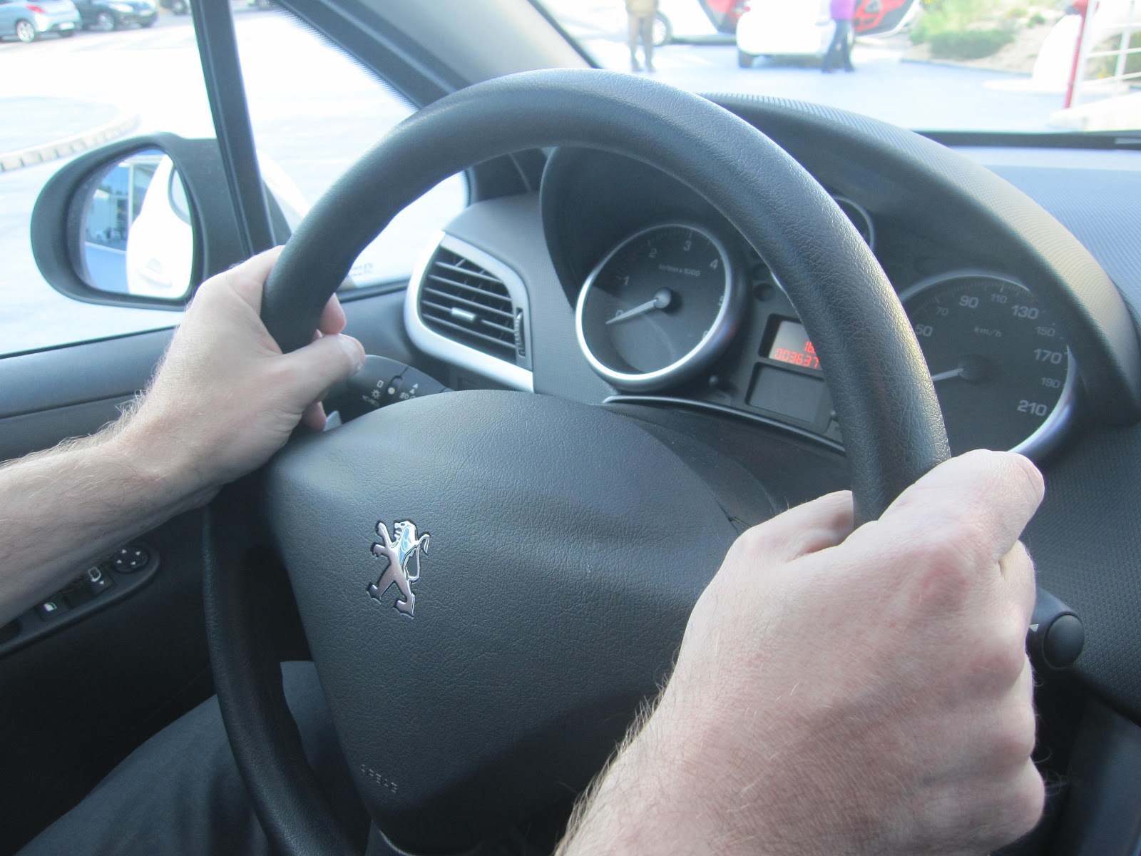 Voiture du Futur Le petit volant estil l'avenir de l'automobile