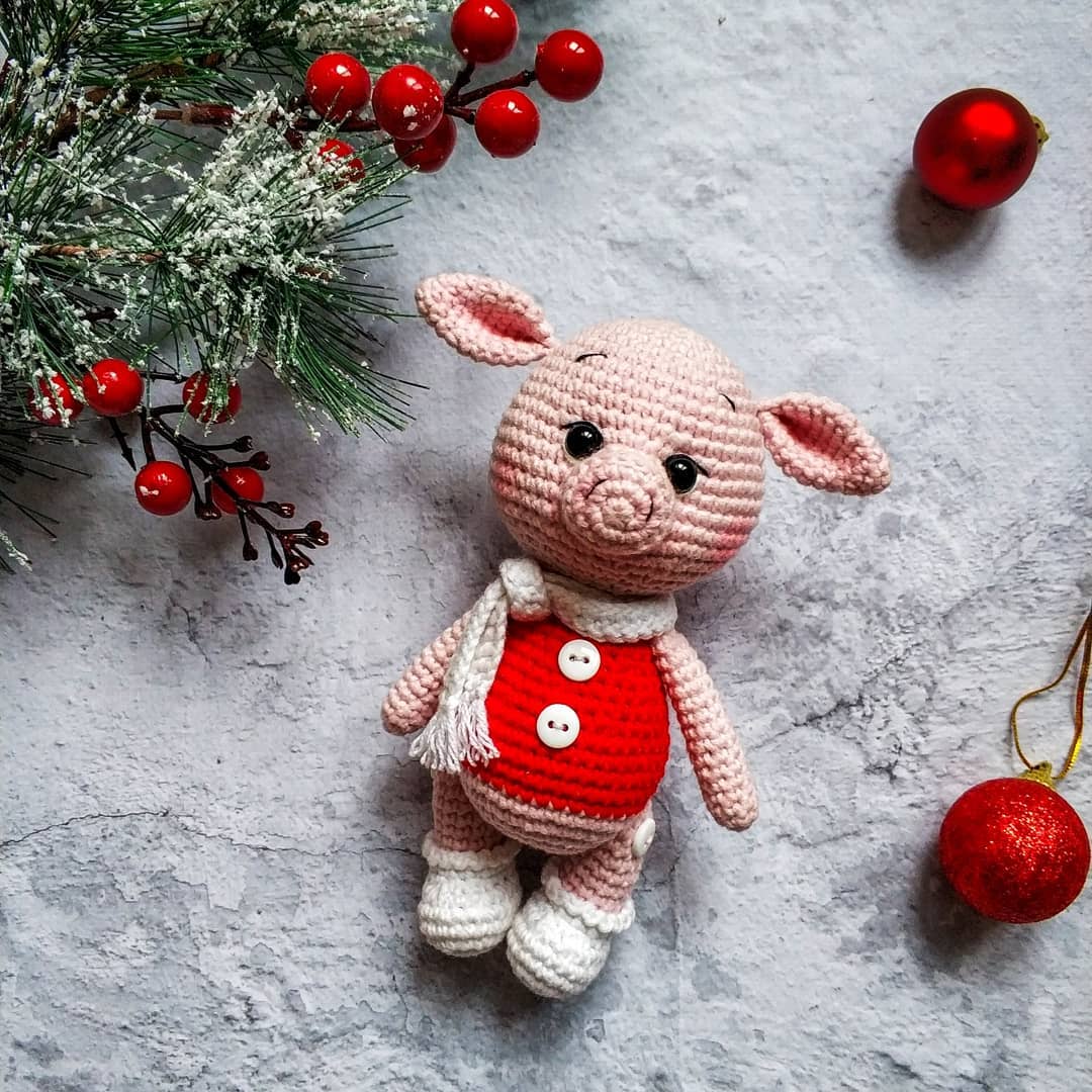 Crochet pig amigurumi