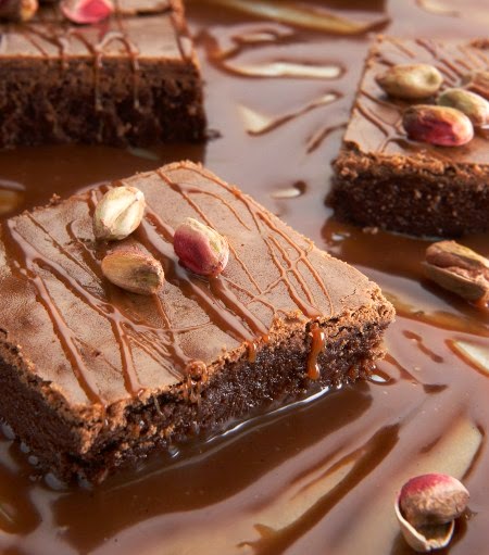 BROWNIES ΜΕ ΦΥΣΤΙΚΙΑ ΑΙΓΙΝΗΣ