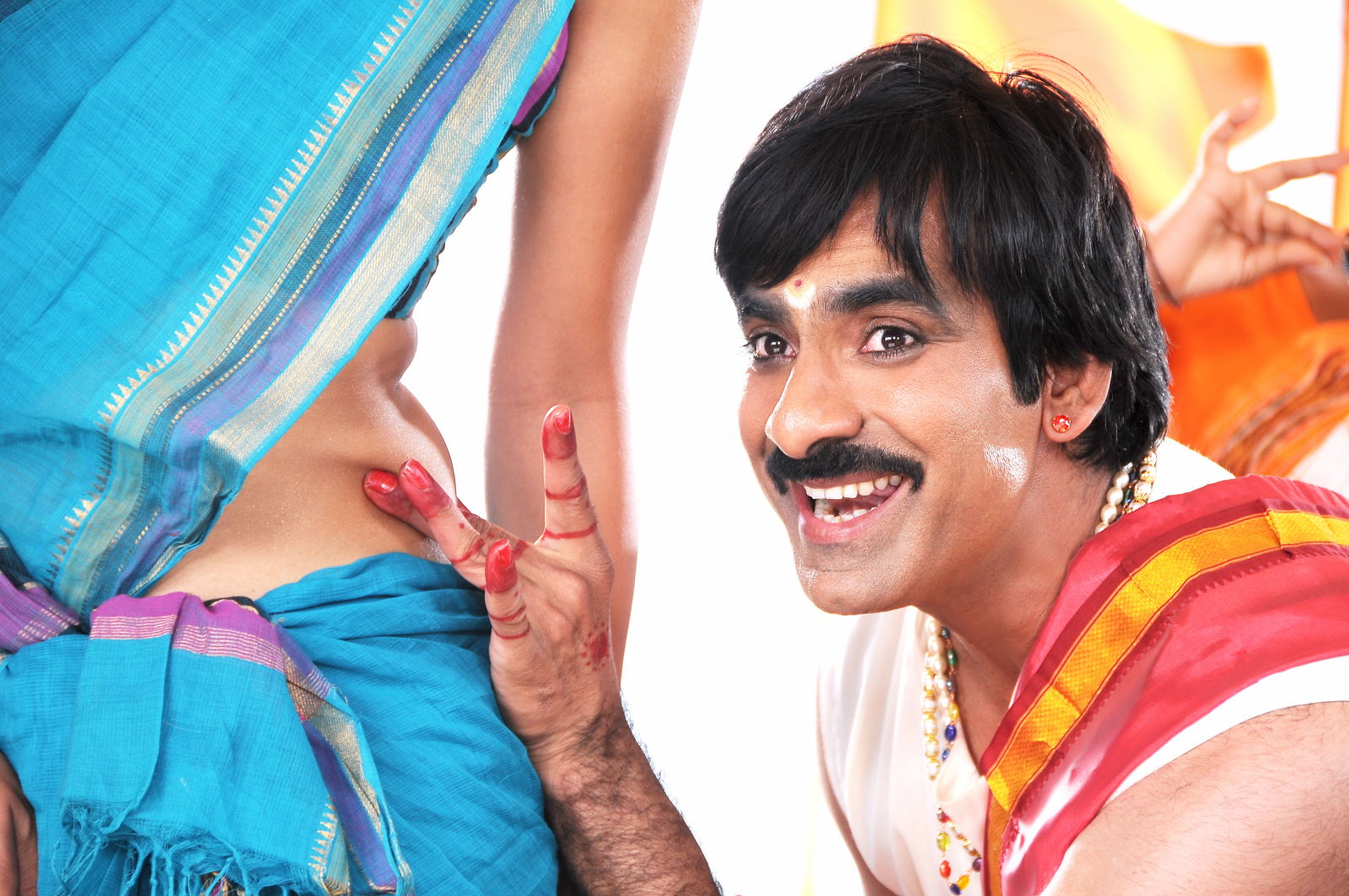 Posted in: Daruvu Movie Stills , Ravi Teja , Tapsee , telugu Movie