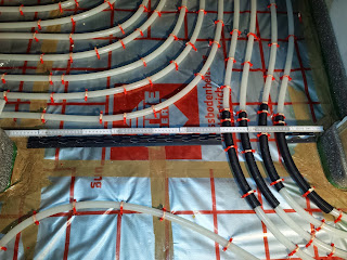 Unsere Mila mit Gussek Haus: Fußbodenheizung und Estrich sind drin...