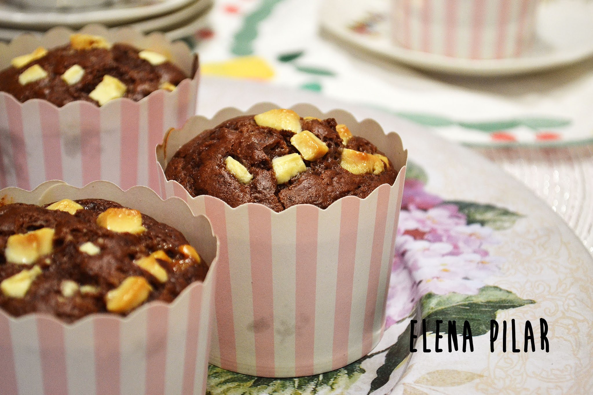 Muffins de dos chocolates extra esponjosos (sin azúcar ni edulcorantes)