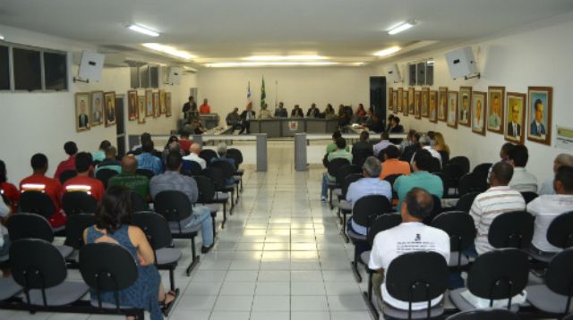 Câmara de Itapetinga retoma os trabalhos com pauta tenebrosa de super-salários e terreno a pastores