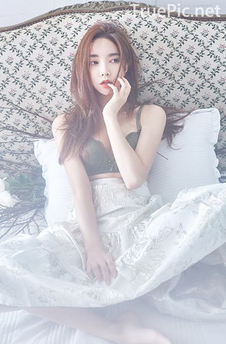 Korean beautiful model and fashion - Park Soo Yeon - Dark Green Bra Set - Picture 12