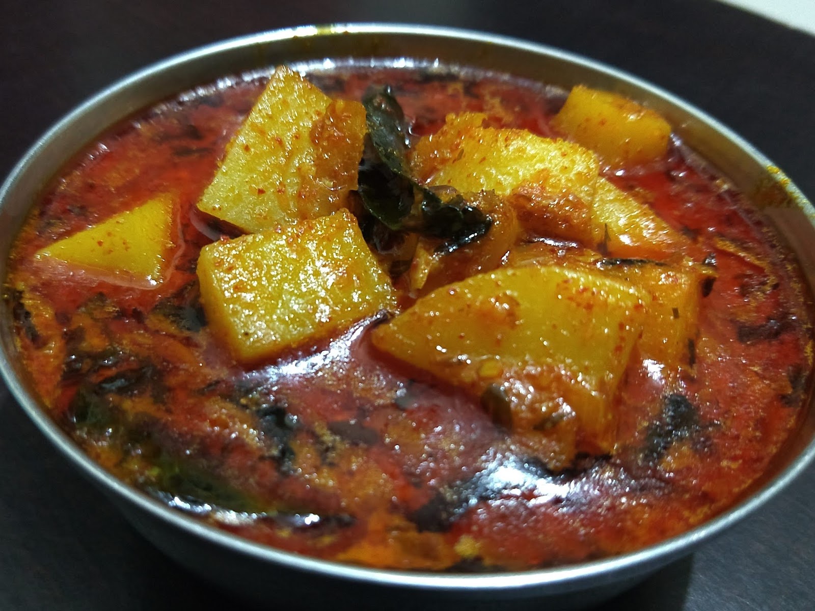 बटाट्याची पातळ रस्सा भाजी | Maharashtrian Potato Curry | Batata Recipe ...