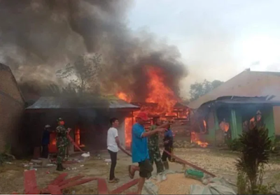 3 Rumah Semi Permanen di Sumbul Ludes Dilalap Si Jago Merah