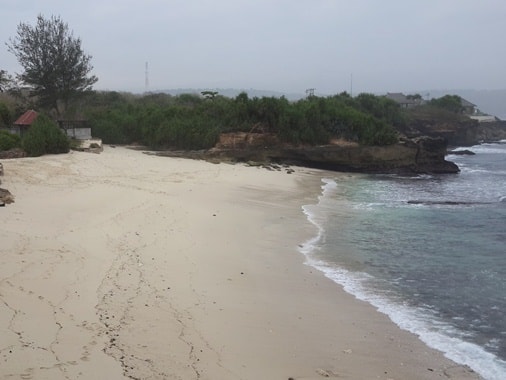 Enjoying Sunset and dramatic Cave Formation at the secluded Dream Beach Nusa Lembongan 