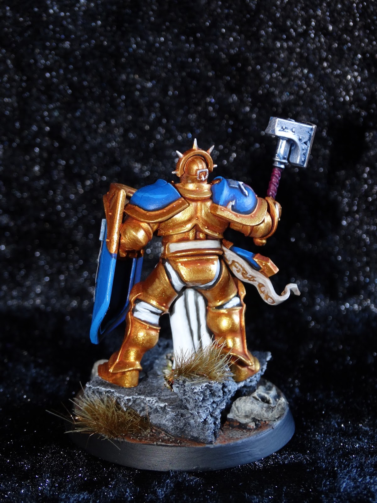 Making miniatures with Mario Free White Dwarf Stormcast Eternal painted