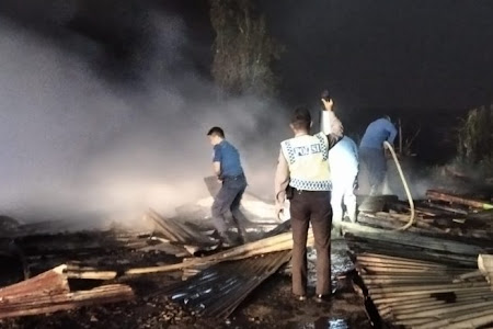  Dua Kios di Pasar Pratin Karangreja Terbakar, Kerugian Ditaksir Mencapai Rp. 42 juta