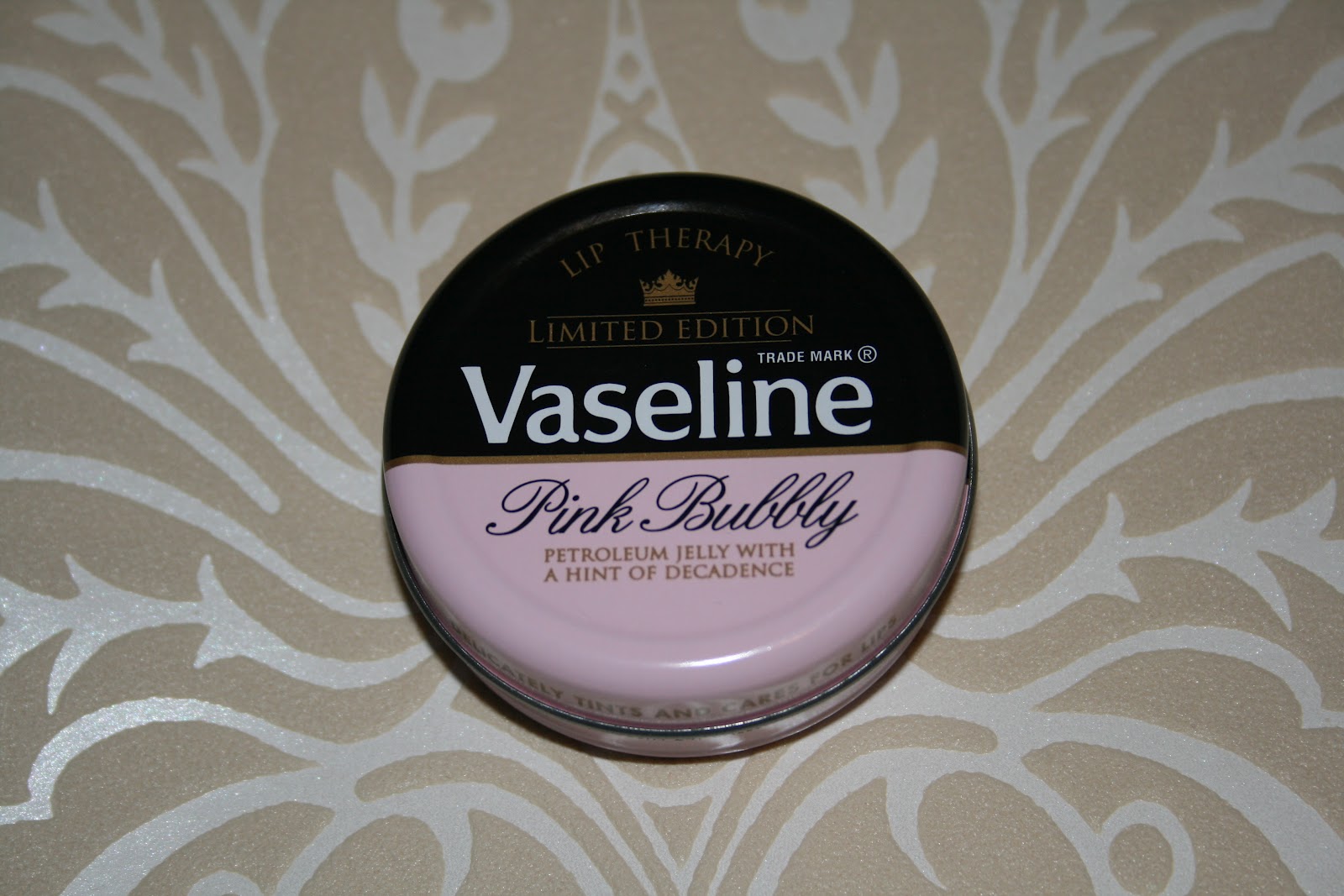 pink bubbly vaseline lip therapy