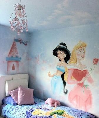 Beautiful Princess Graffiti Designs in the Wall