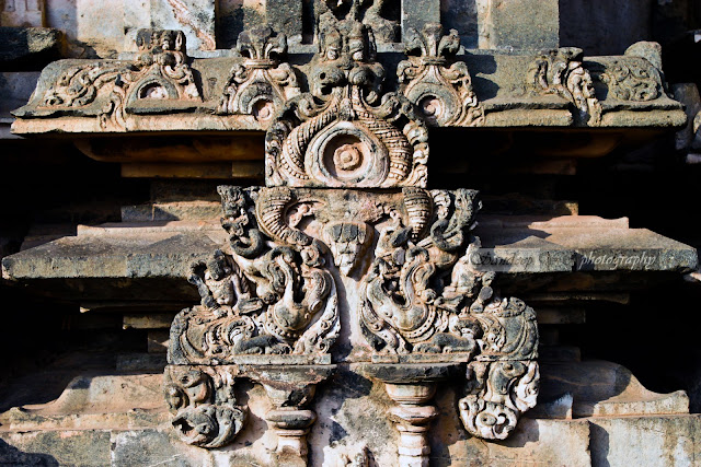 sculptures on the walls of Kashivishwanatha temple