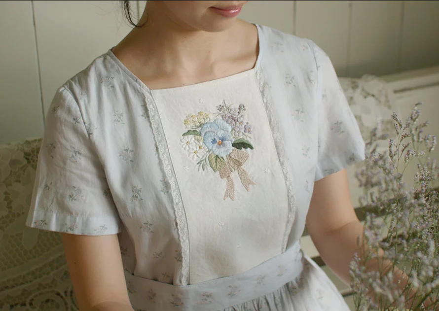 Mẫu thêu cổ áo đẹp - Hình 2