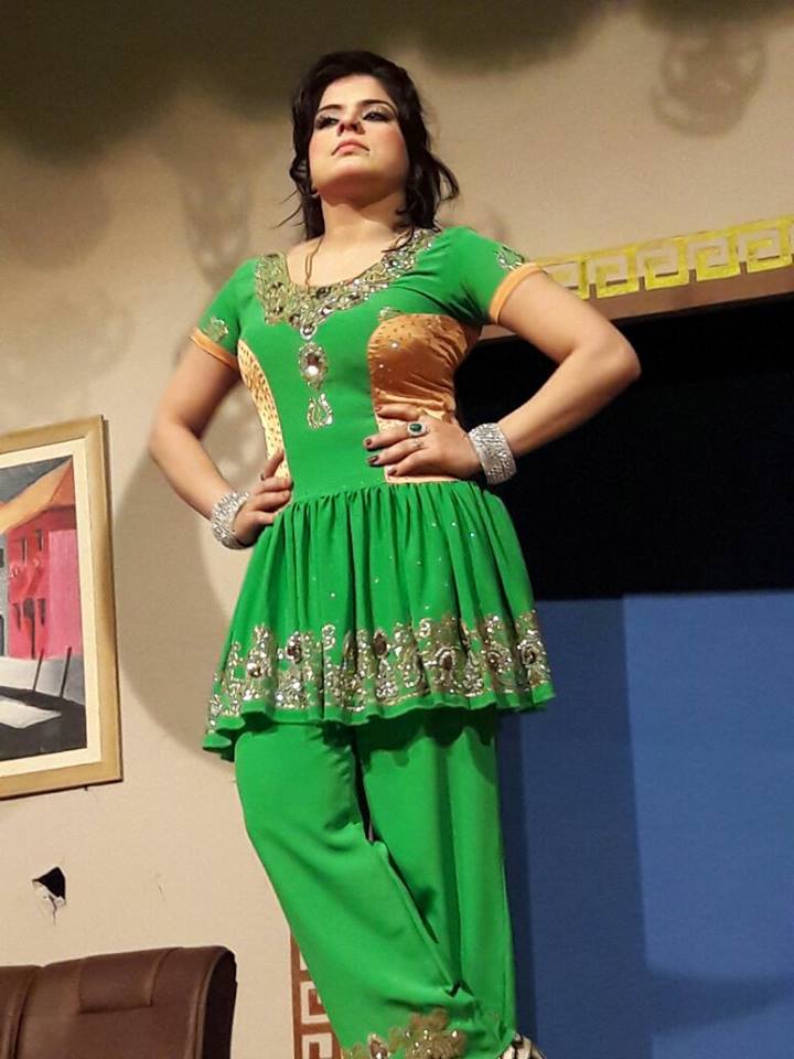 Pashto Sandare Pashto And Punjabi Stage Actress Shanza Khan Hot And Beautiful Pictures 