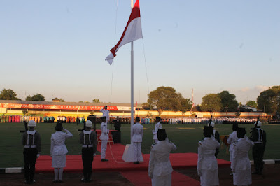 DANDIM 0725/SRAGEN HADIRI UPACARA PENURUNAN BENDERA DI STADION TARUNA