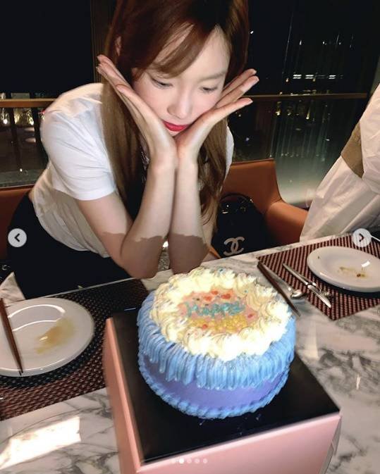 Taeyeon, erken kutladığı doğumgününden fotoğraflar paylaştı