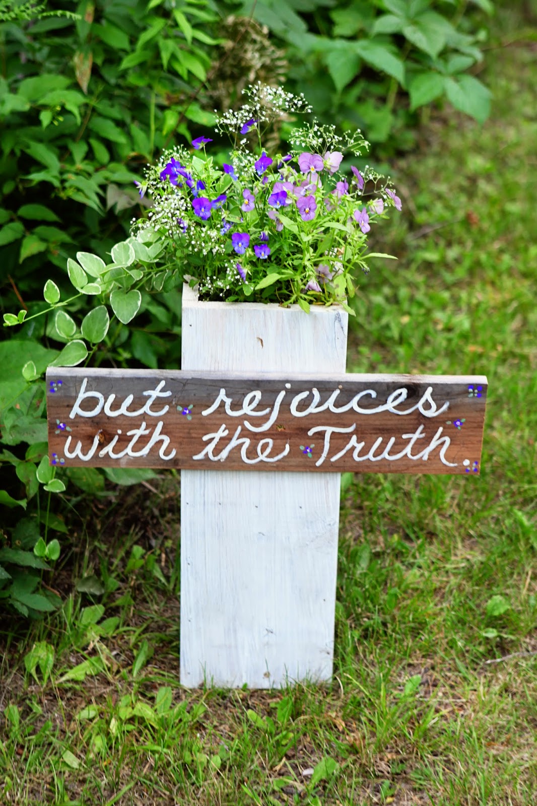 Romantic Country Living: DIY: Rustic Bible Verse Flower Planters