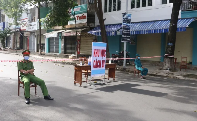 Dịch bệnh được kiểm soát, TP Buôn Ma Thuột hết cách ly xã hội sau 14 ngày và dỡ phong tỏa 4 khu vực liên quan đến các ca mắc Covid-19. Dịch bệnh được kiểm soát, TP Buôn Ma Thuột hết cách ly xã hội sau 14 ngày và dỡ phong tỏa 4 khu vực liên quan đến các ca mắc Covid-19.