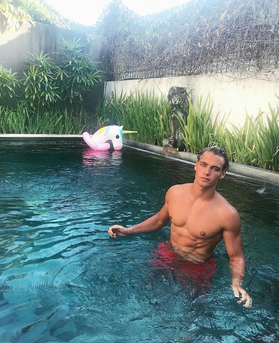 sexy-fit-male-model-thom-strijd-muscular