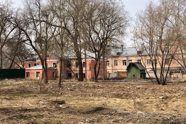 улица Прянишникова, территория Тимирязевской академии, руины здания (было построено до 1917 года), пожарная часть № 41 (построена в 1946 году)