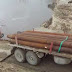 Грузовик с трубами утонул в реке, пытаясь заехать на баржу