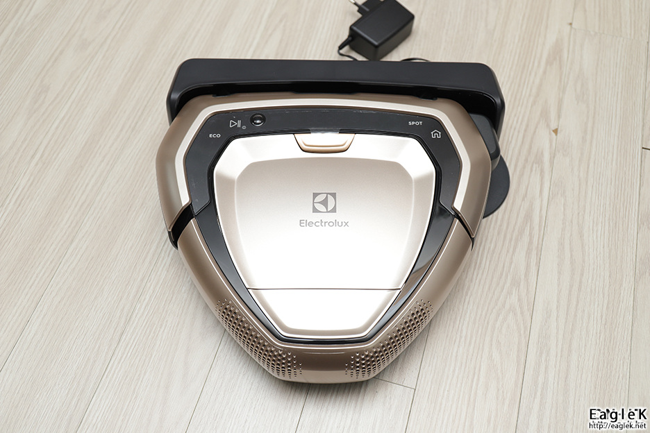 Electrolux PURE i9 robot vacuum cleaner Unboxing EagleK Review