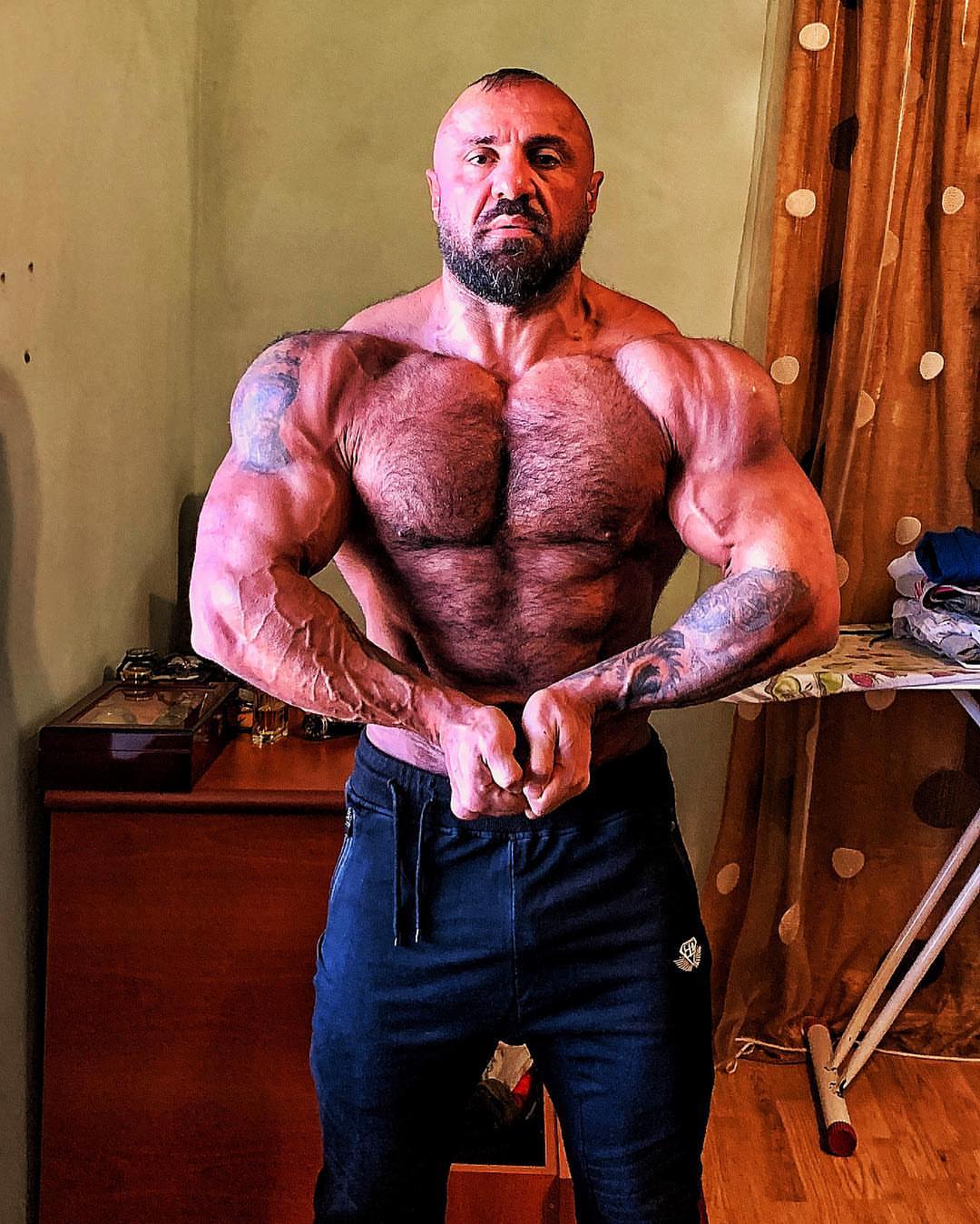 Ваграм Акопян бодибилдер