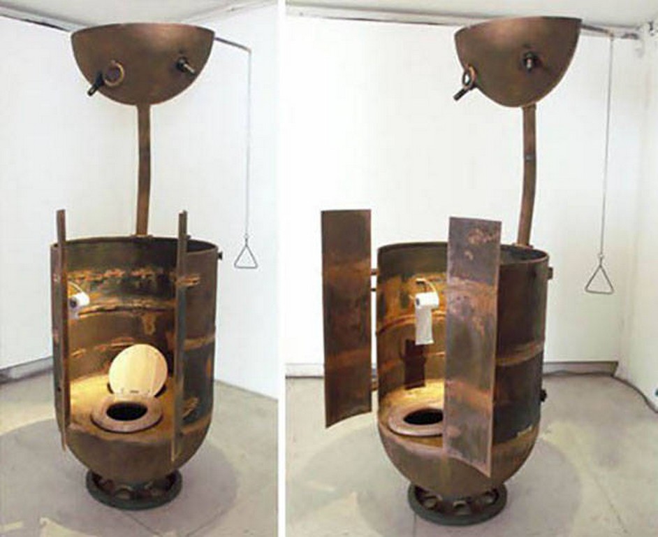 первый унитаз. деревянный унитаз. древние унитазы. музей туалетной истории. самые первые туалеты.