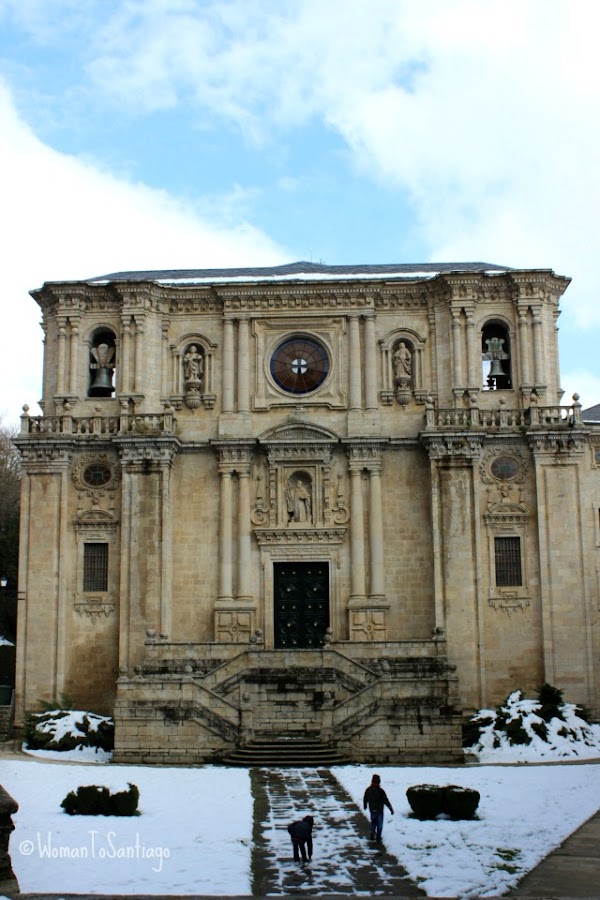 foto de la fachada del monasterio