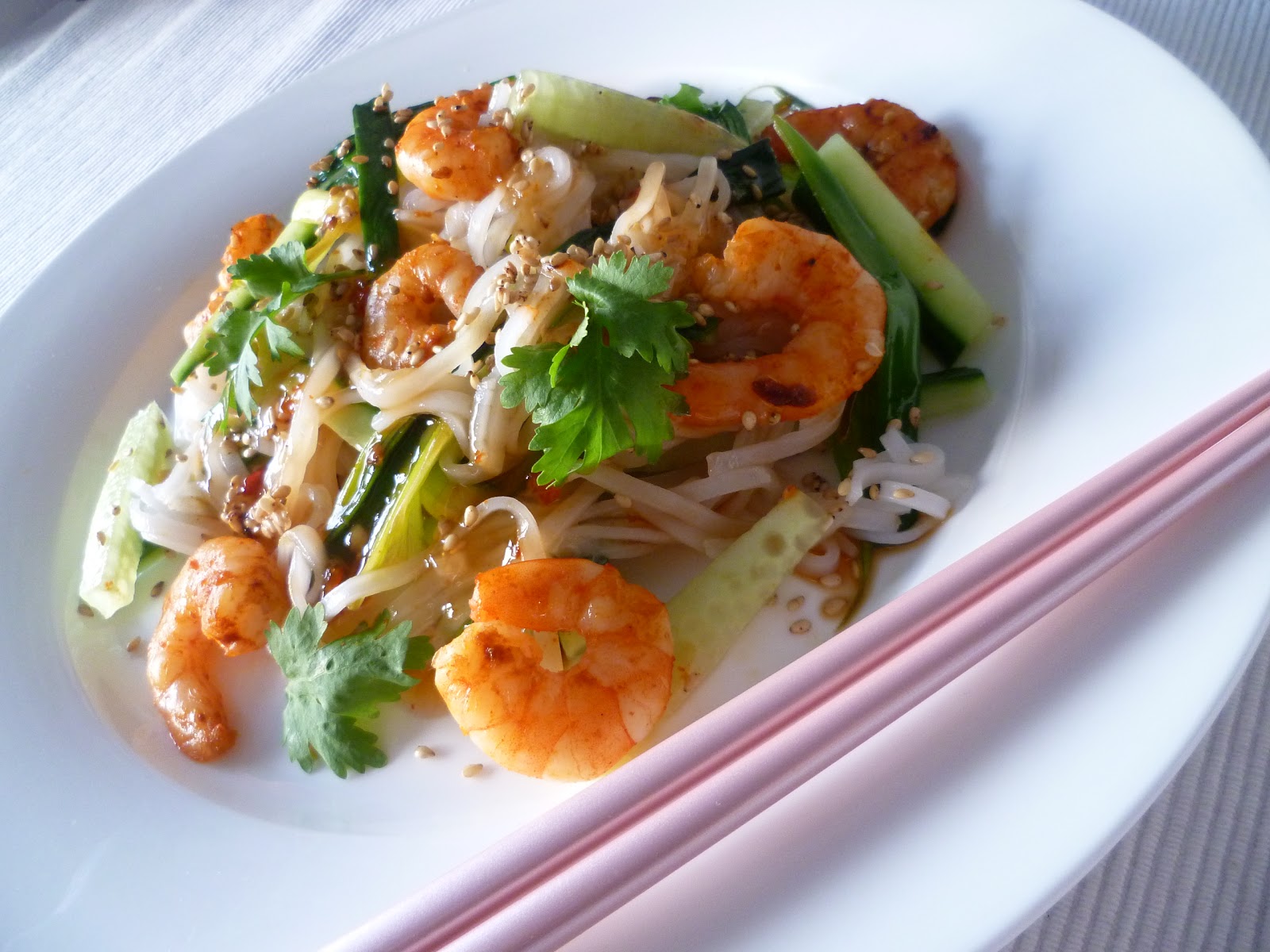 Thailändischer Reisnudelsalat mit Garnelen - Nicest Things