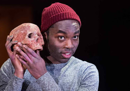 Paapa-Essiedu-stars-as-Hamlet-in-the-2016-RSC-production.-Photo-by-Manuel-Harlan..jpg