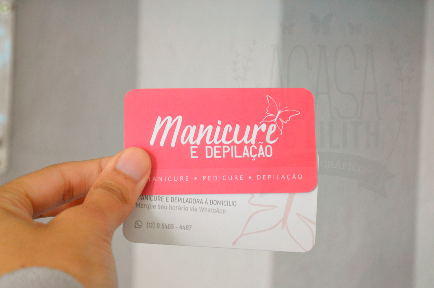 Cartão de visita com bordas arredondadas e uv localizado para manicure / depiladora, arte digital e impressão. Cartão de visita com bordas arredondadas e uv localizado para manicure / depiladora, arte digital e impressão.
