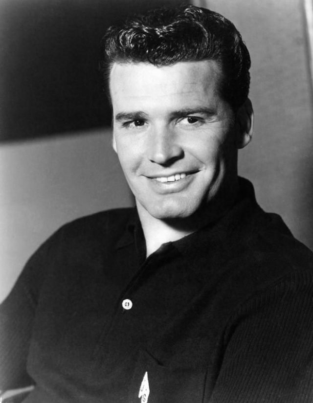 35 Handsome Portrait Photos of James Garner in the 1940s and ’50s
