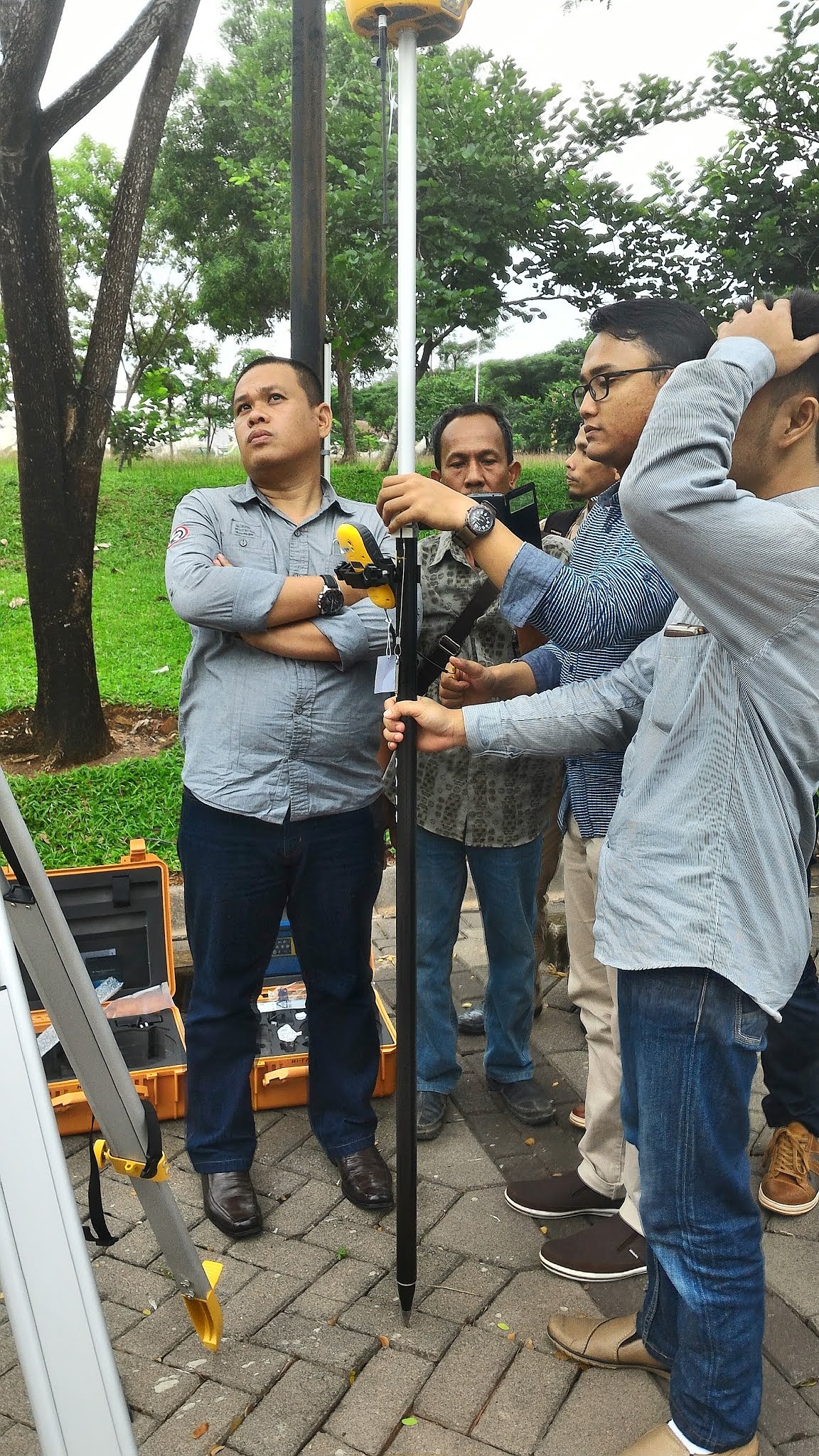 Pelatihan GPS Geodetic / GNSS - Pelatihan Survey Pemetaan/ INDOSURTA GROUP Pelatihan GPS Geodetic / GNSS - Pelatihan Survey Pemetaan/ INDOSURTA GROUP