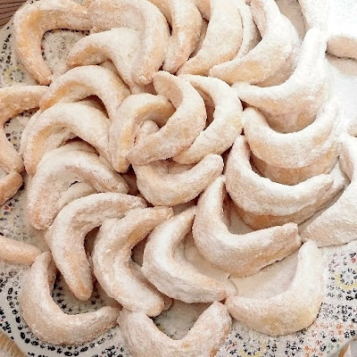 مقادير حلوة الهلال بالفرماج بالصور