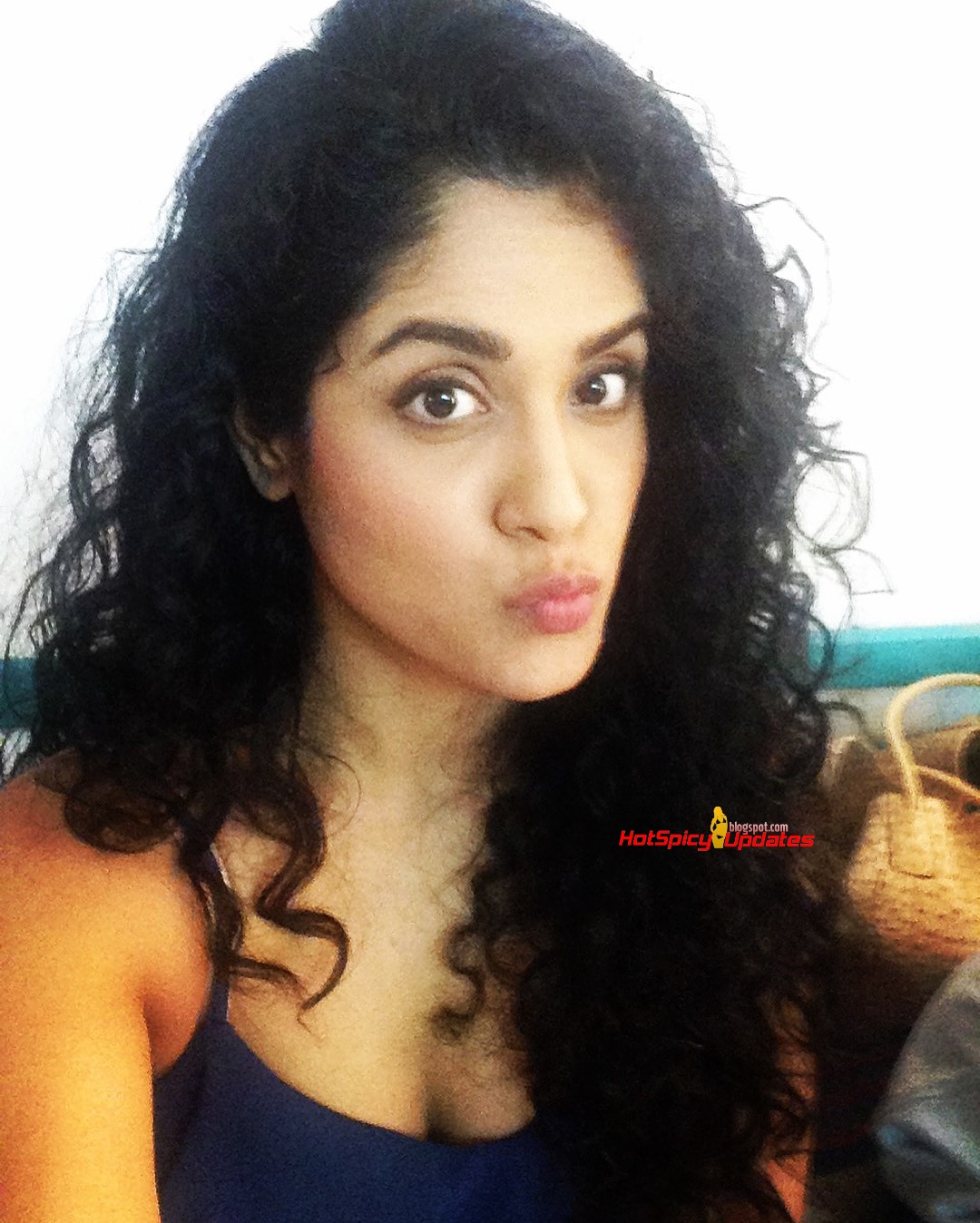 Neha Iyer Cute and Stylish Instagram Photos | Latest High Quality