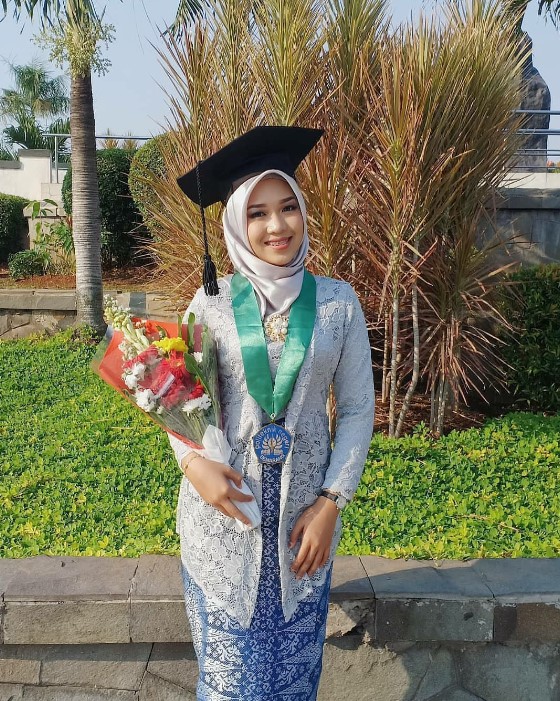 Model Hijab Untuk Wisuda 2019 - Style Hijab Terbaru