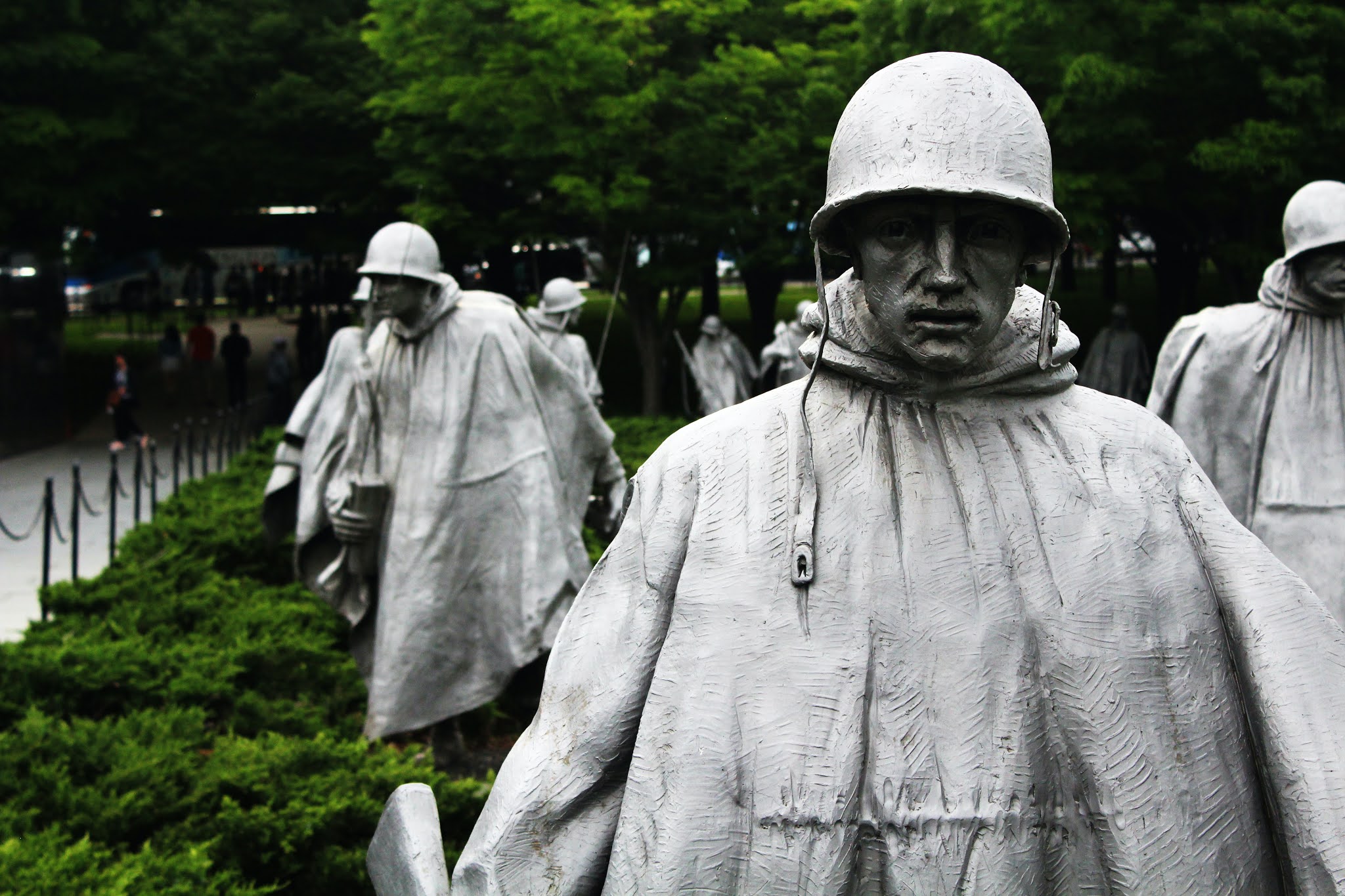 Соединенные штаты кореи. Скульптура Военная корейская. Военный мемориал Кореи. Мемориал корейской войны в Вашингтоне. Памятник зеле.