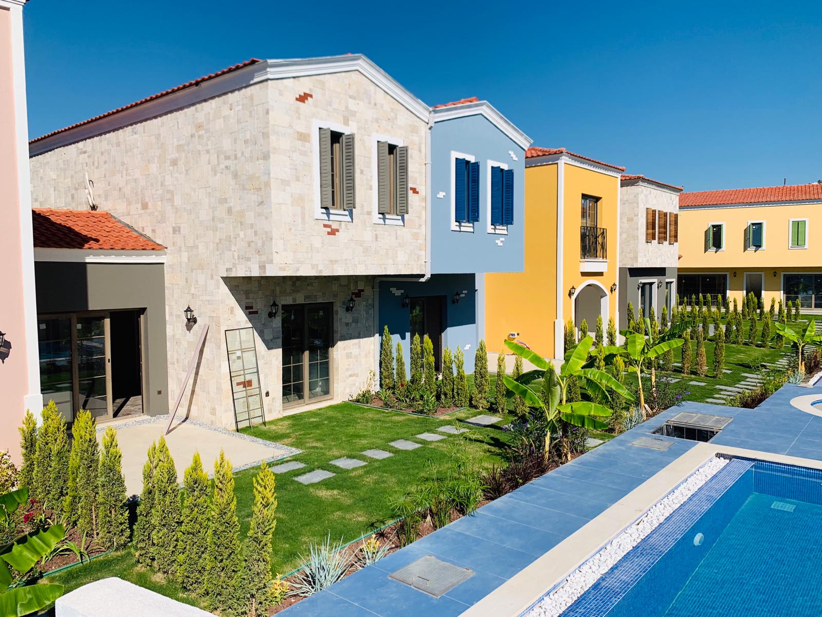 Acil satılık Havuzlu Güvenlikli Denize yakın havuzlu yazlık villa