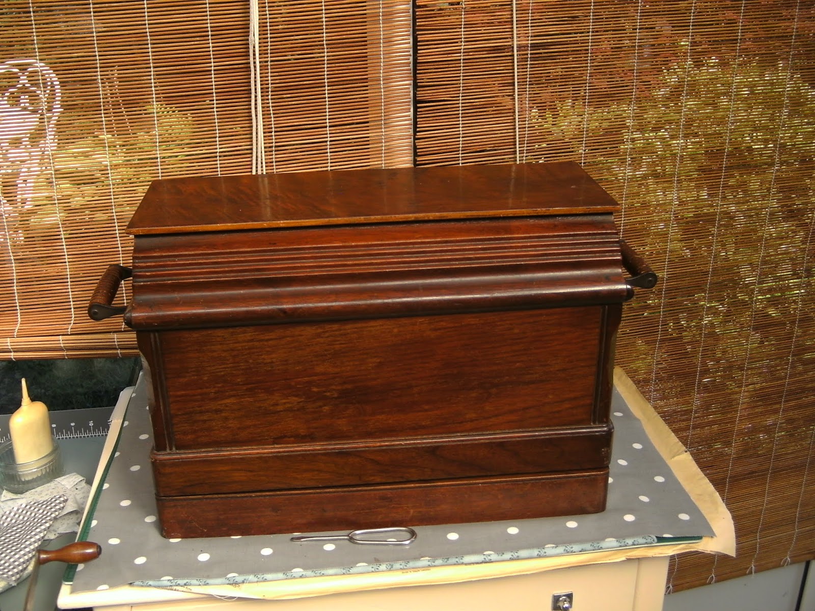 Granny's Button Box Singer Sewing Machine 28K Coffin Top