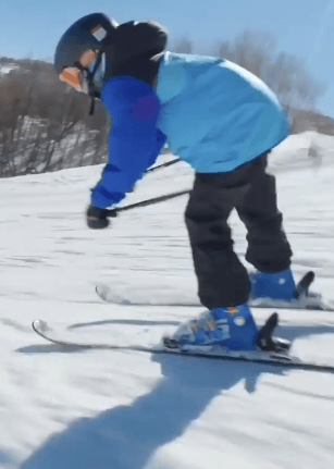꼬맹이의 스키 실력 - 꾸르