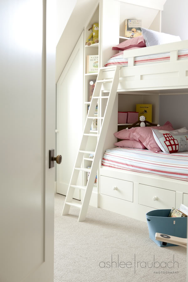 HOLLYWOOD CAPE COD Builtin Bunk Beds