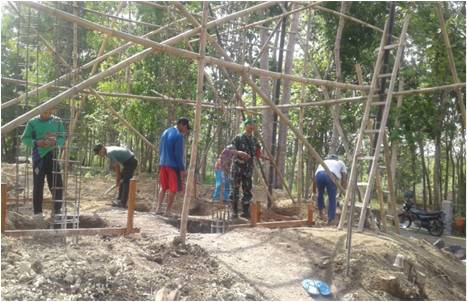 Babinsa Karanganom Tinjau Proyek Penarikan Air Sendangmundu