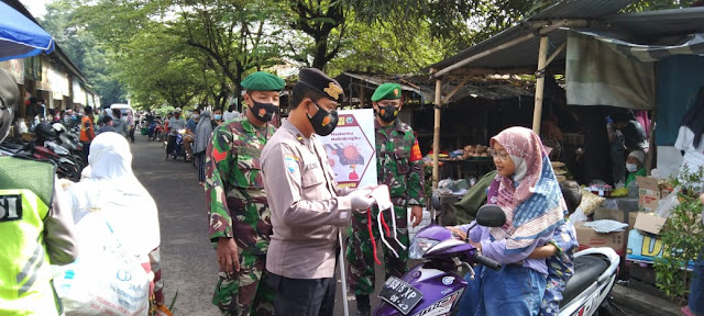 Babinsa Ngijo AJak Warga Tegakan Disiplin Protokol Kesehatan Pencegahan Covid 19