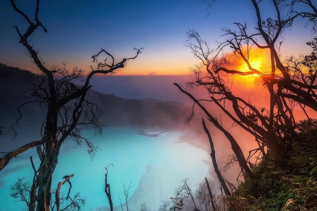 Dunia Memang Aneh 4 Gambar Sejarah Penemuan Kawah Putih Ciwidey Bandung Versi Indonesia