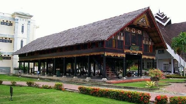 Gambar Rumah Adat Aceh {Lengkap Dengan Penjelasan ...