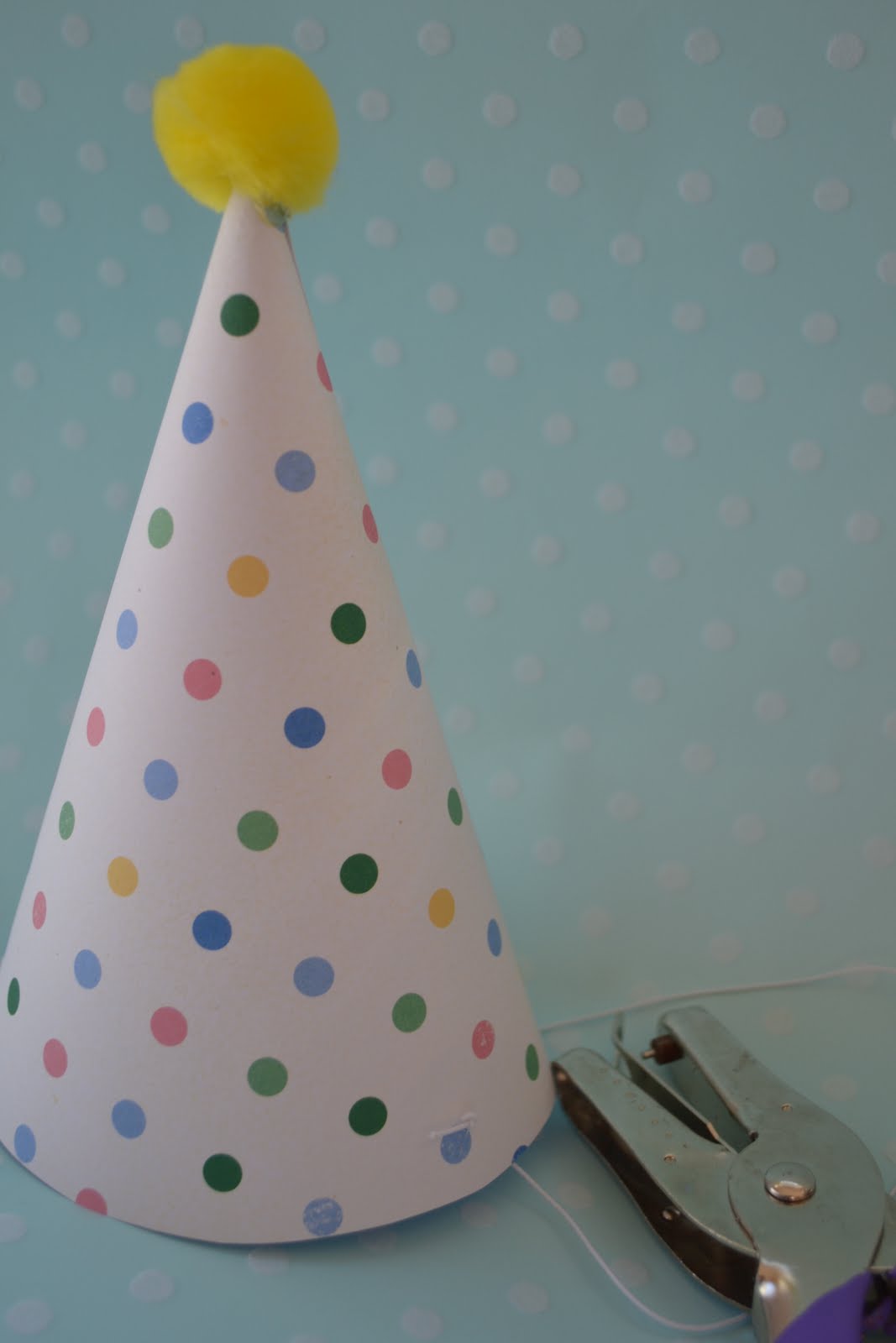 как сделать колпак из бумаги на день рождения. трафарет колпака на день рождения. трафарет колпачка на день рождения. как сделать колпачок. праздничный колпачок.