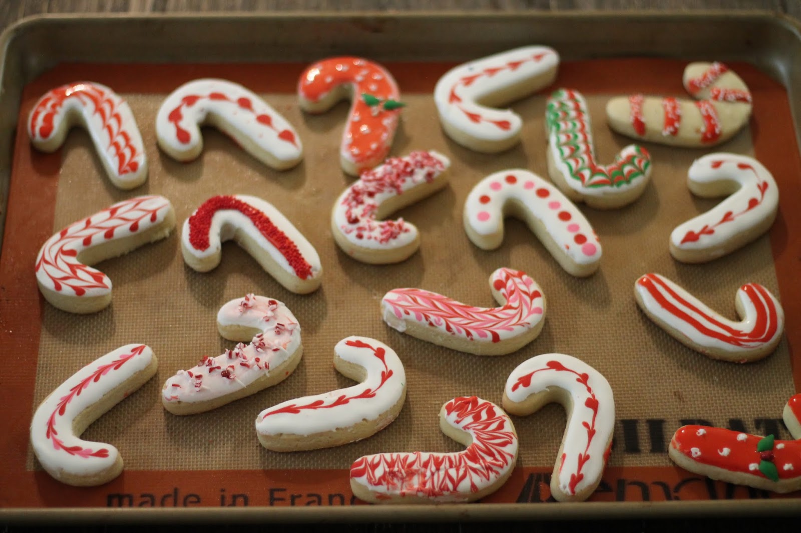 Different Ways To Decorate A Candy Cane Cookie Plus The Candy