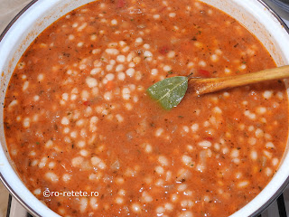 Fasole scazuta de post reteta mancare iahnie fasolica boabe cu ceapa morcovi ardei bulion retete culinare mancaruri cu legume traditionale romanesti,