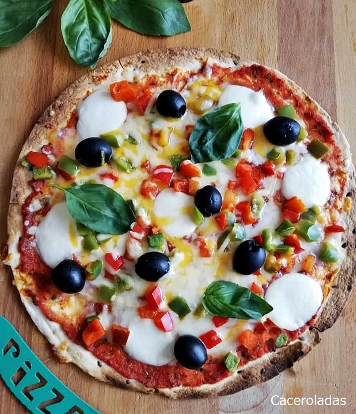 Pizza con tortilla de trigo mas ligera y rápida Caceroladas